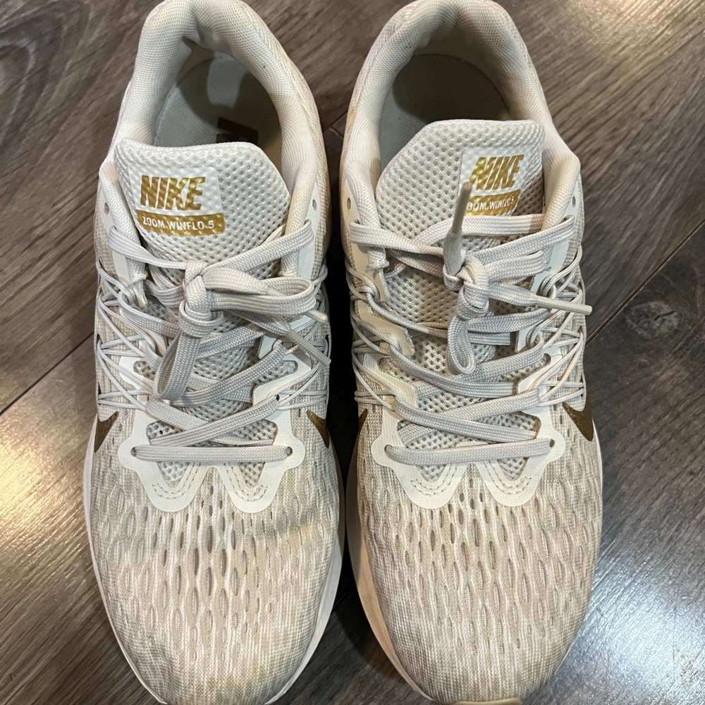 Nike Zoom WinFlo 5 white and gold women’s running size 8